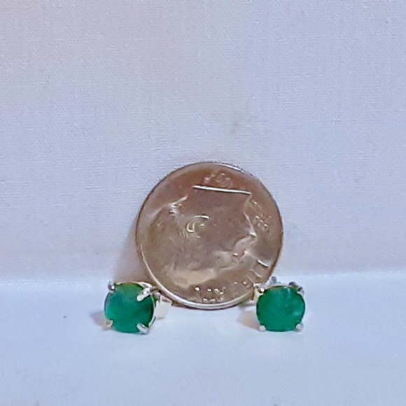 14k solid White Gold Round Faceted Genuine Emerald Stud Earrings - Picture 8 of 8